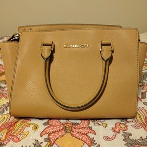 SALE TILL MONDAY Michael kors purse selma medium